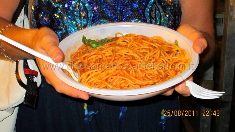 SL san Calogero 5.jpg - 12. Stefano Licata - I colori e gli attrezzi della Sagra della pasta di San Calogero 2011